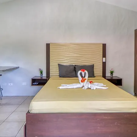 Studio W/ Resort-Style Pool, Walk To Beach!
