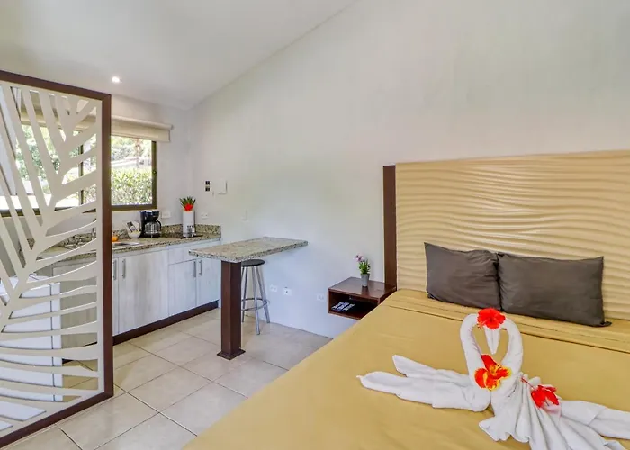 Studio W/ Resort-Style Pool, Walk To Beach! *