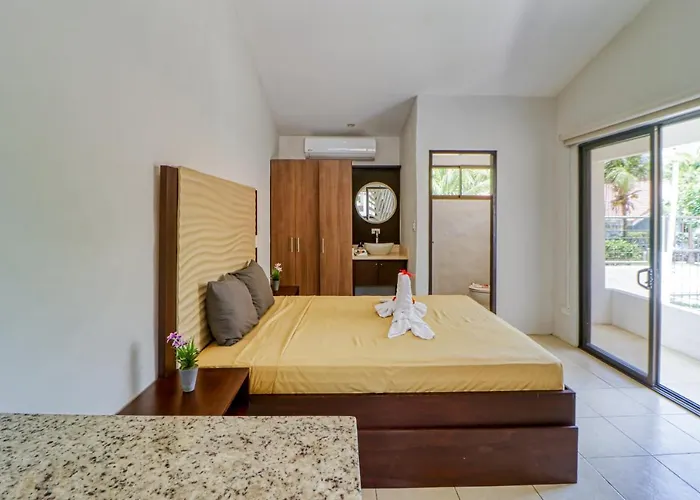 Studio W/ Resort-Style Pool, Walk To Beach! Apartment *