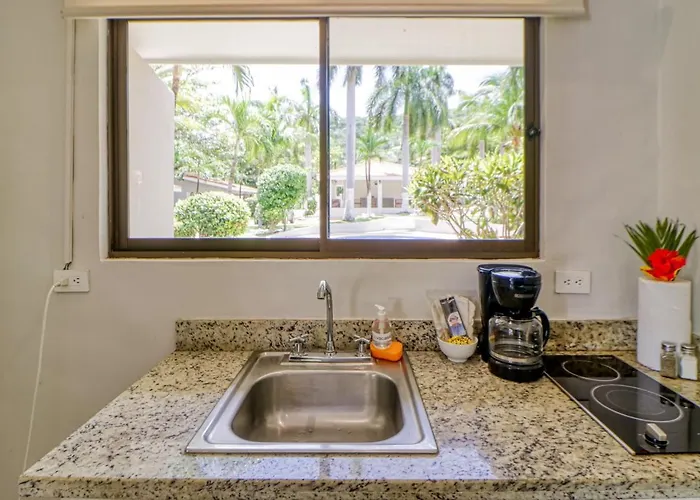 Studio W/ Resort-Style Pool, Walk To Beach! Coco