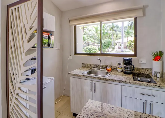 Apartment Studio W/ Resort-Style Pool, Walk To Beach! Coco