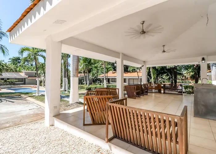 Studio W/ Resort-Style Pool, Walk To Beach! Appartamento