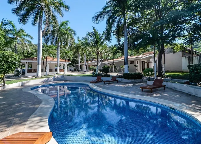 Studio W/ Resort-Style Pool, Walk To Beach! *