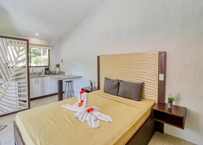 Studio W/ Resort-Style Pool, Walk To Beach!