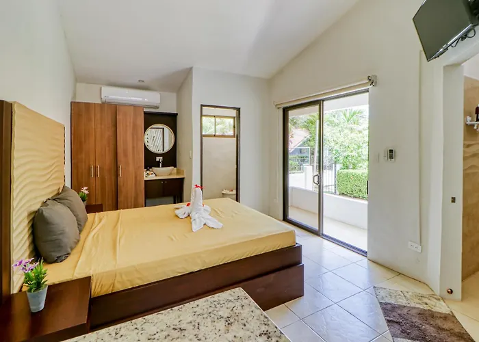 Studio W/ Resort-Style Pool, Walk To Beach! Coco