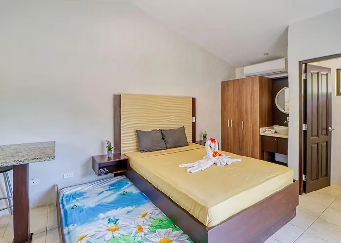 Appartamento Studio W/ Resort-Style Pool, Walk To Beach!