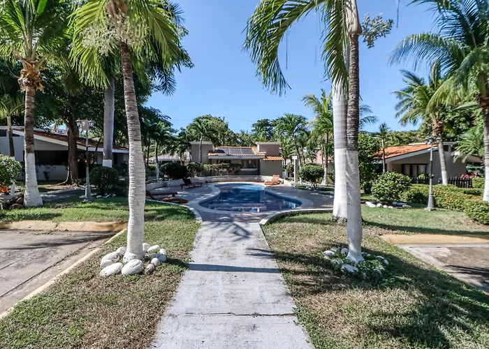 Studio W/ Resort-Style Pool, Walk To Beach! Coco